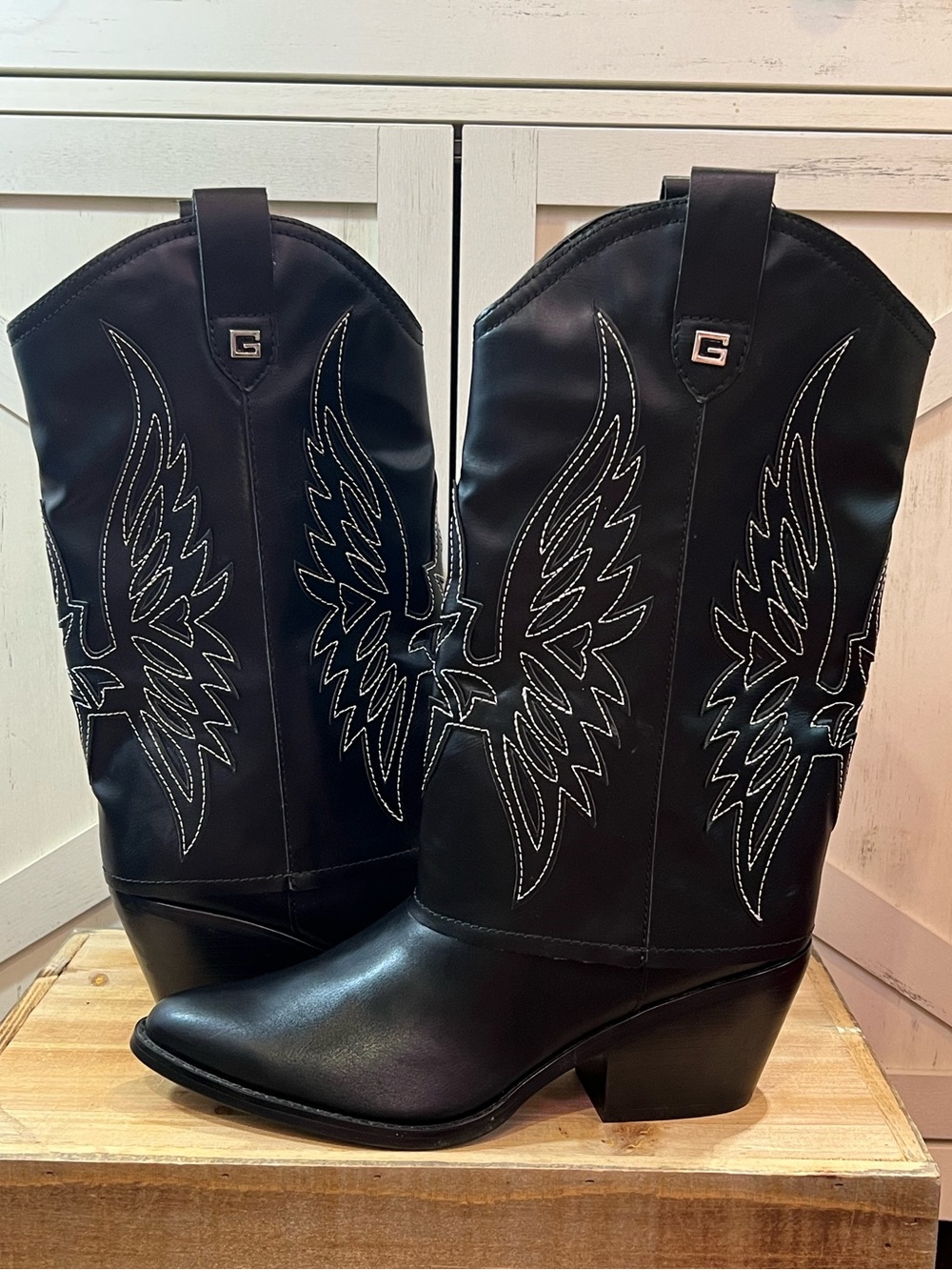 Guess Women's Raegan Western Boots Fold-Over Silhouette White Stitching Size 7